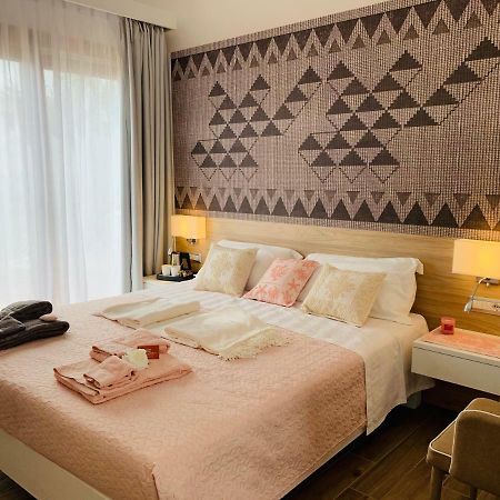 Relais Del Borgo- Domo Hotell Porto San Paolo  Exteriör bild