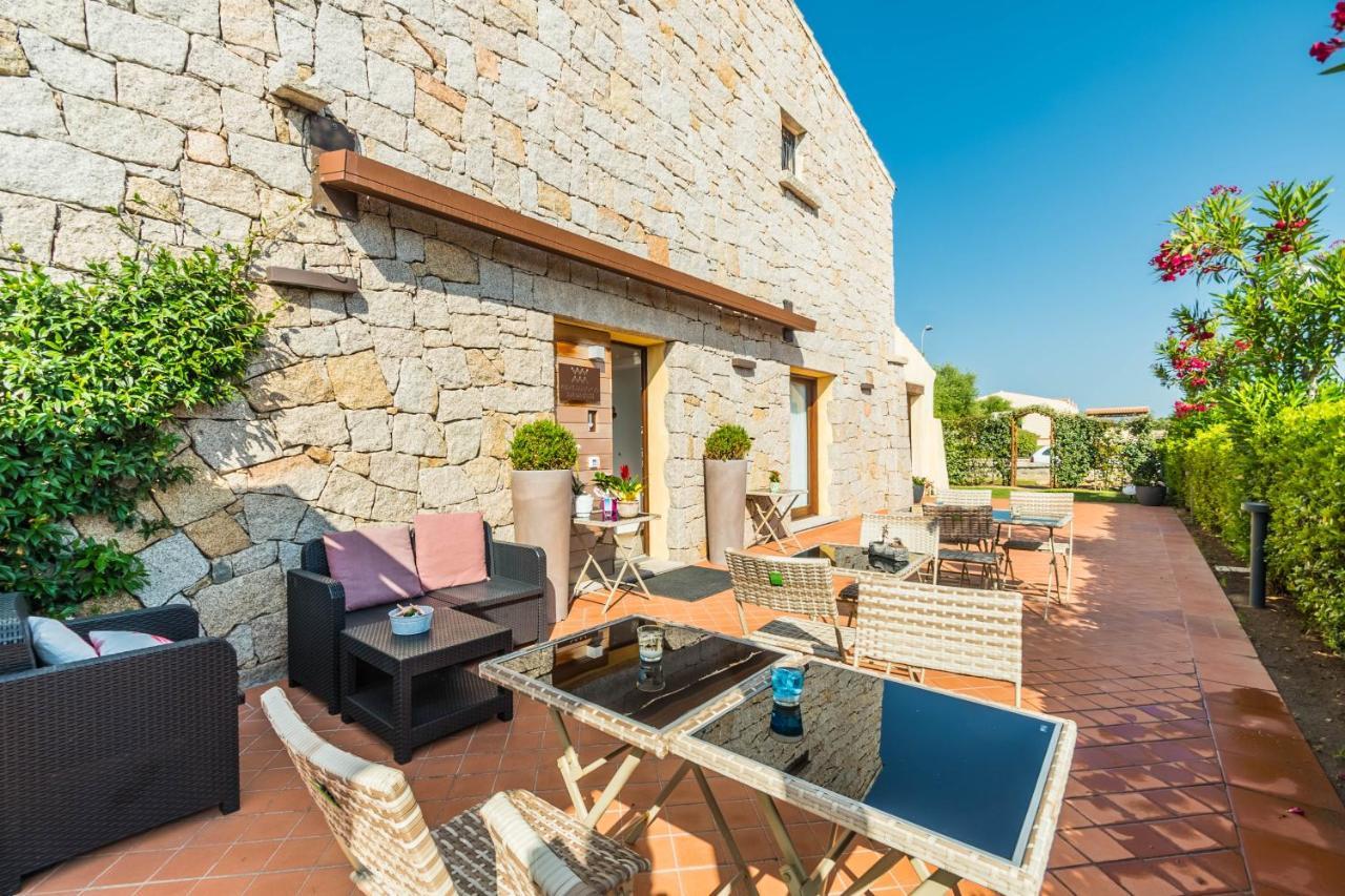 Relais Del Borgo- Domo Hotell Porto San Paolo  Exteriör bild