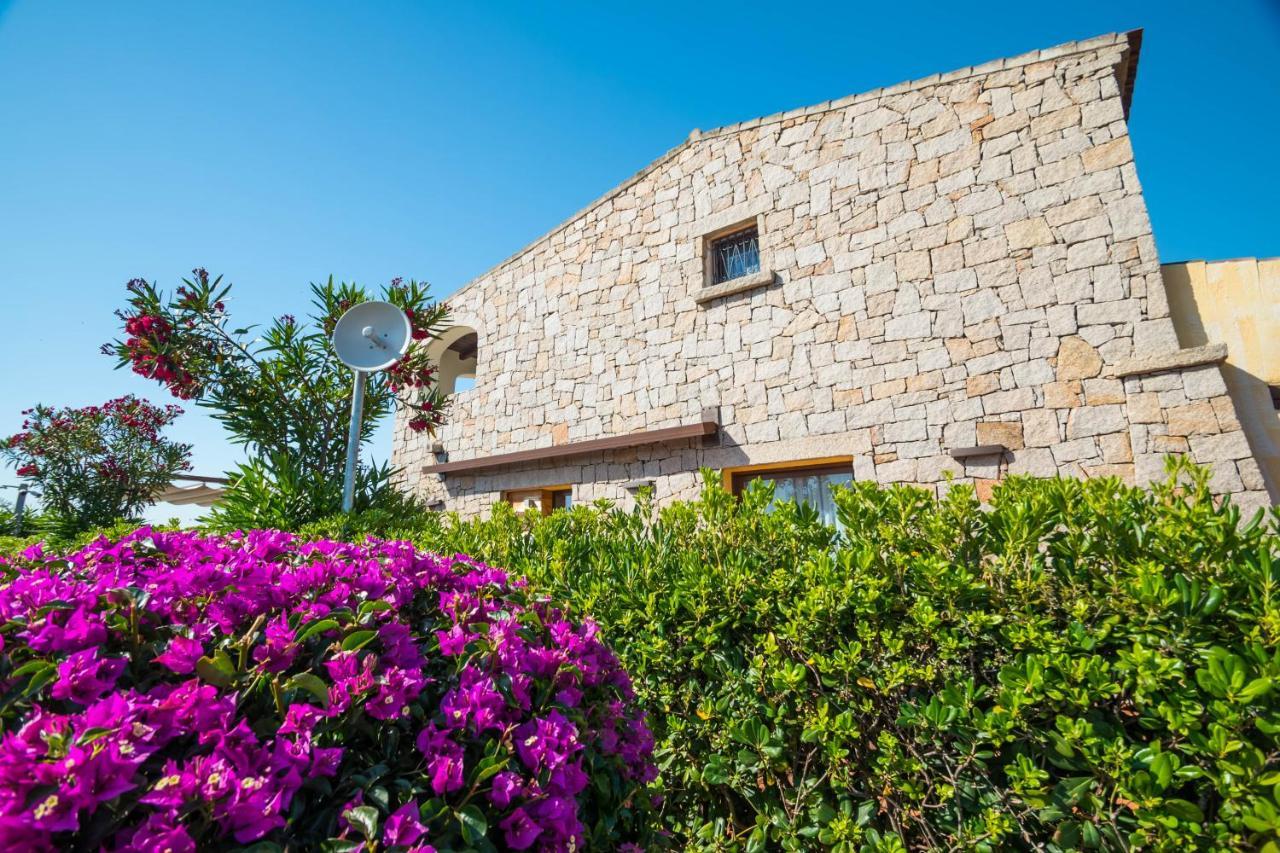 Relais Del Borgo- Domo Hotell Porto San Paolo  Exteriör bild