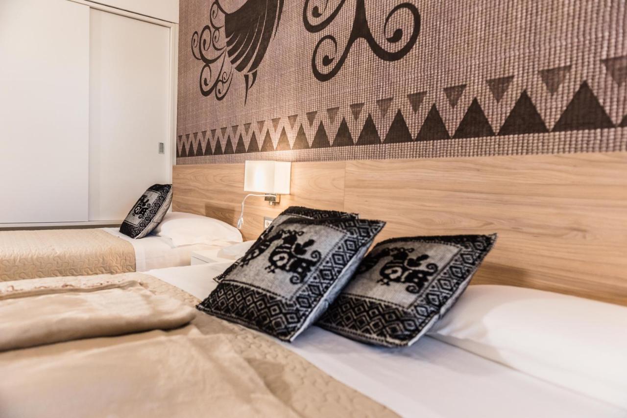 Relais Del Borgo- Domo Hotell Porto San Paolo  Exteriör bild