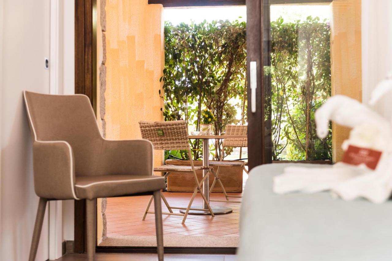 Relais Del Borgo- Domo Hotell Porto San Paolo  Exteriör bild
