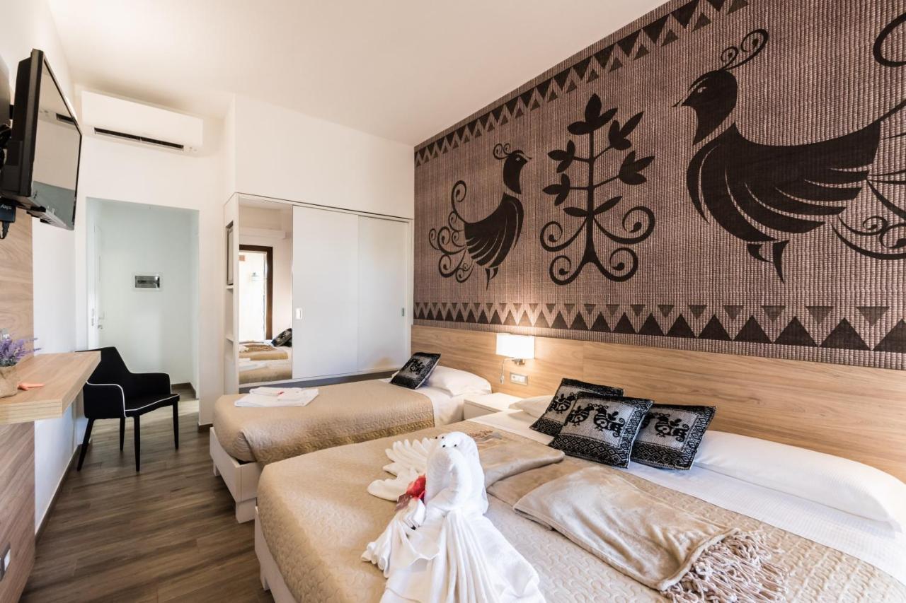 Relais Del Borgo- Domo Hotell Porto San Paolo  Exteriör bild