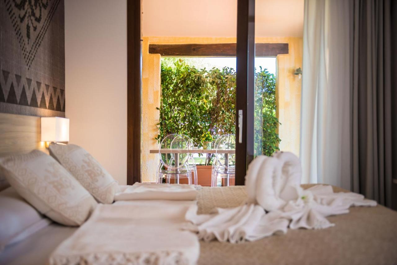 Relais Del Borgo- Domo Hotell Porto San Paolo  Exteriör bild