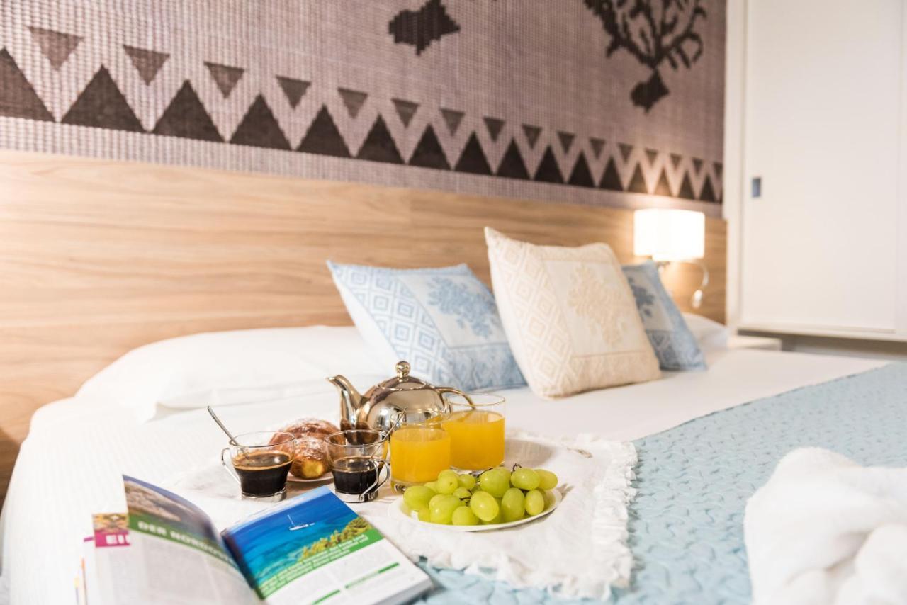 Relais Del Borgo- Domo Hotell Porto San Paolo  Exteriör bild