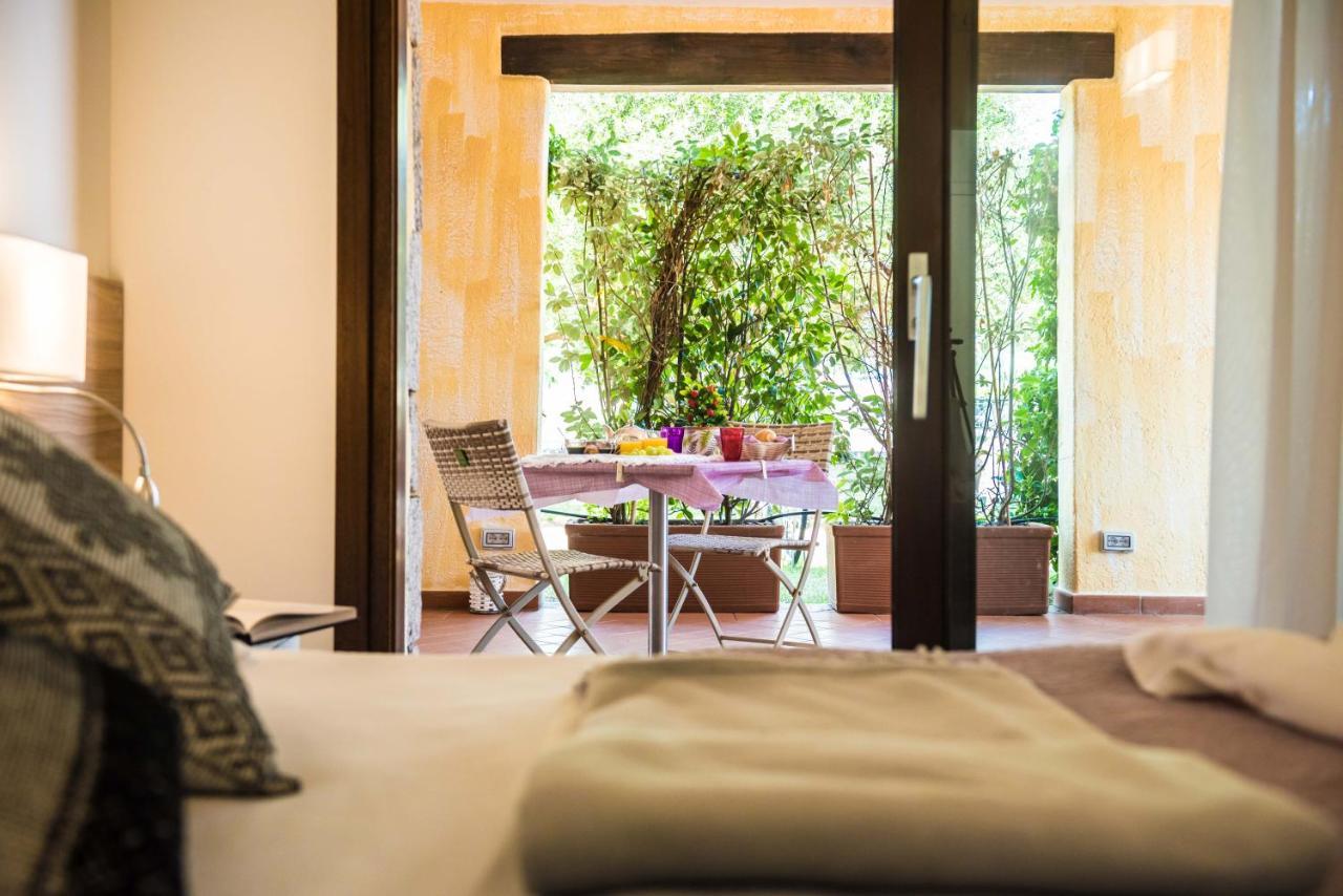 Relais Del Borgo- Domo Hotell Porto San Paolo  Exteriör bild