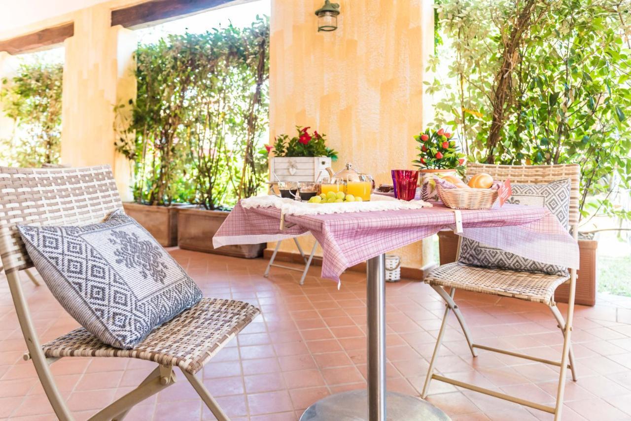 Relais Del Borgo- Domo Hotell Porto San Paolo  Exteriör bild