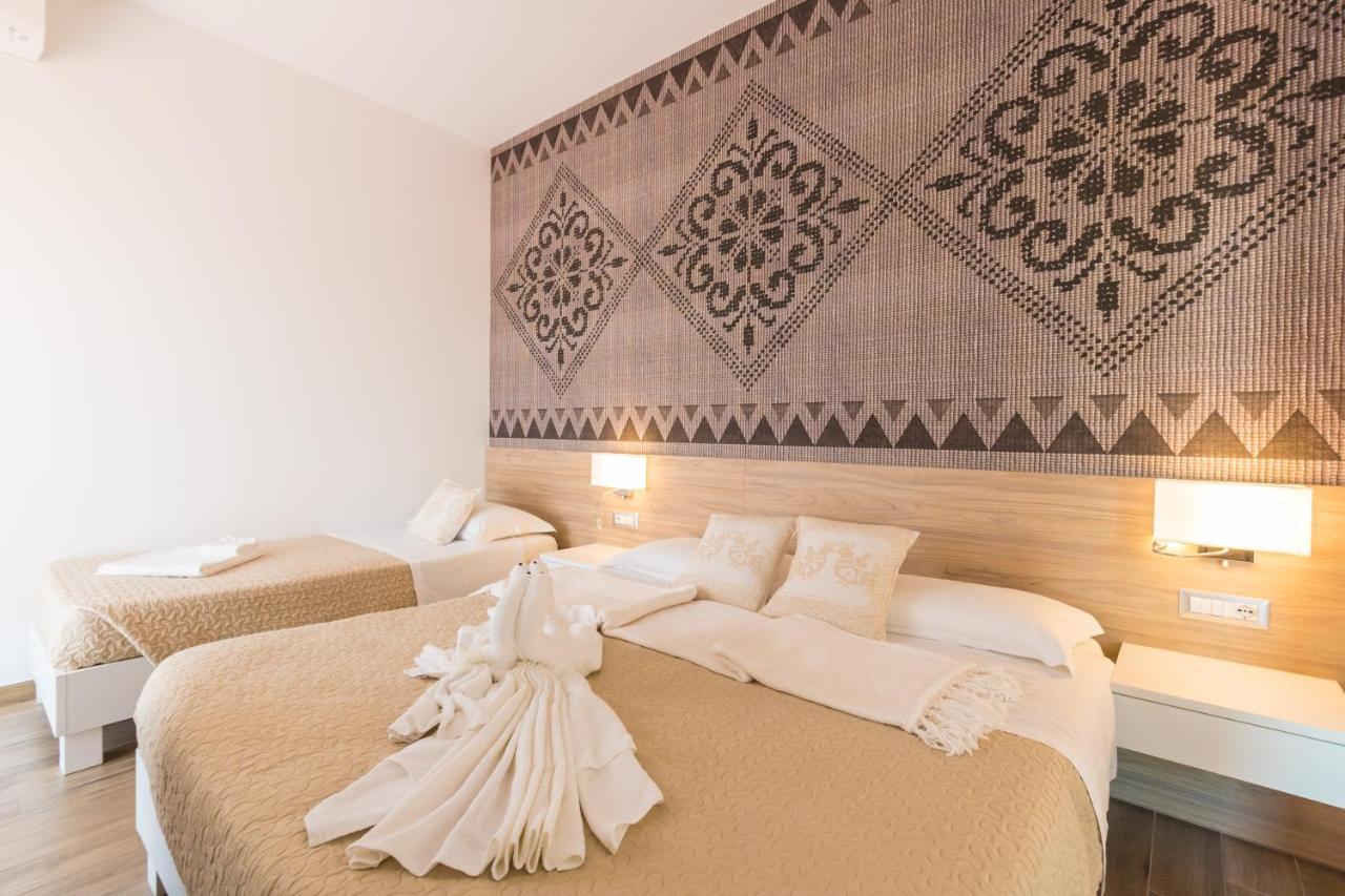 Relais Del Borgo- Domo Hotell Porto San Paolo  Exteriör bild