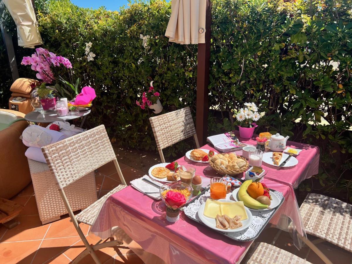 Relais Del Borgo- Domo Hotell Porto San Paolo  Exteriör bild