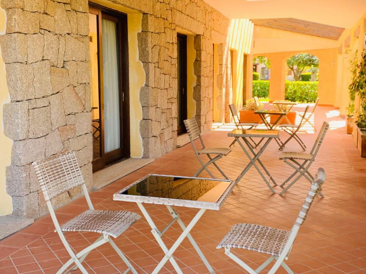 Relais Del Borgo- Domo Hotell Porto San Paolo  Exteriör bild