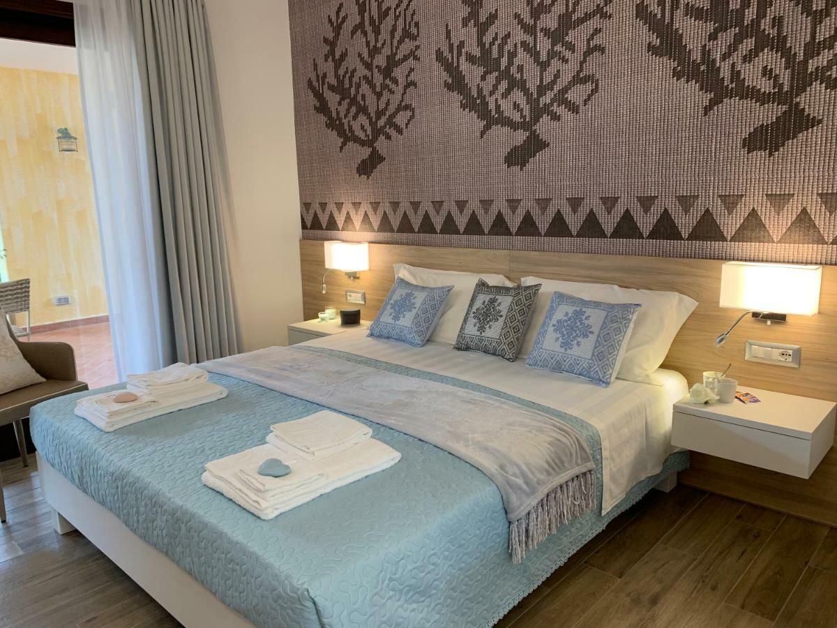 Relais Del Borgo- Domo Hotell Porto San Paolo  Exteriör bild