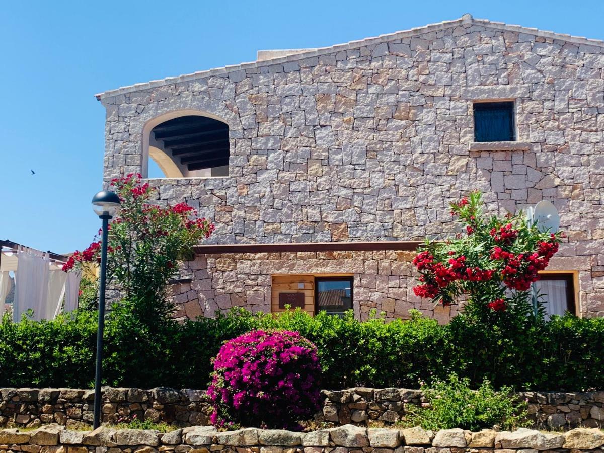 Relais Del Borgo- Domo Hotell Porto San Paolo  Exteriör bild